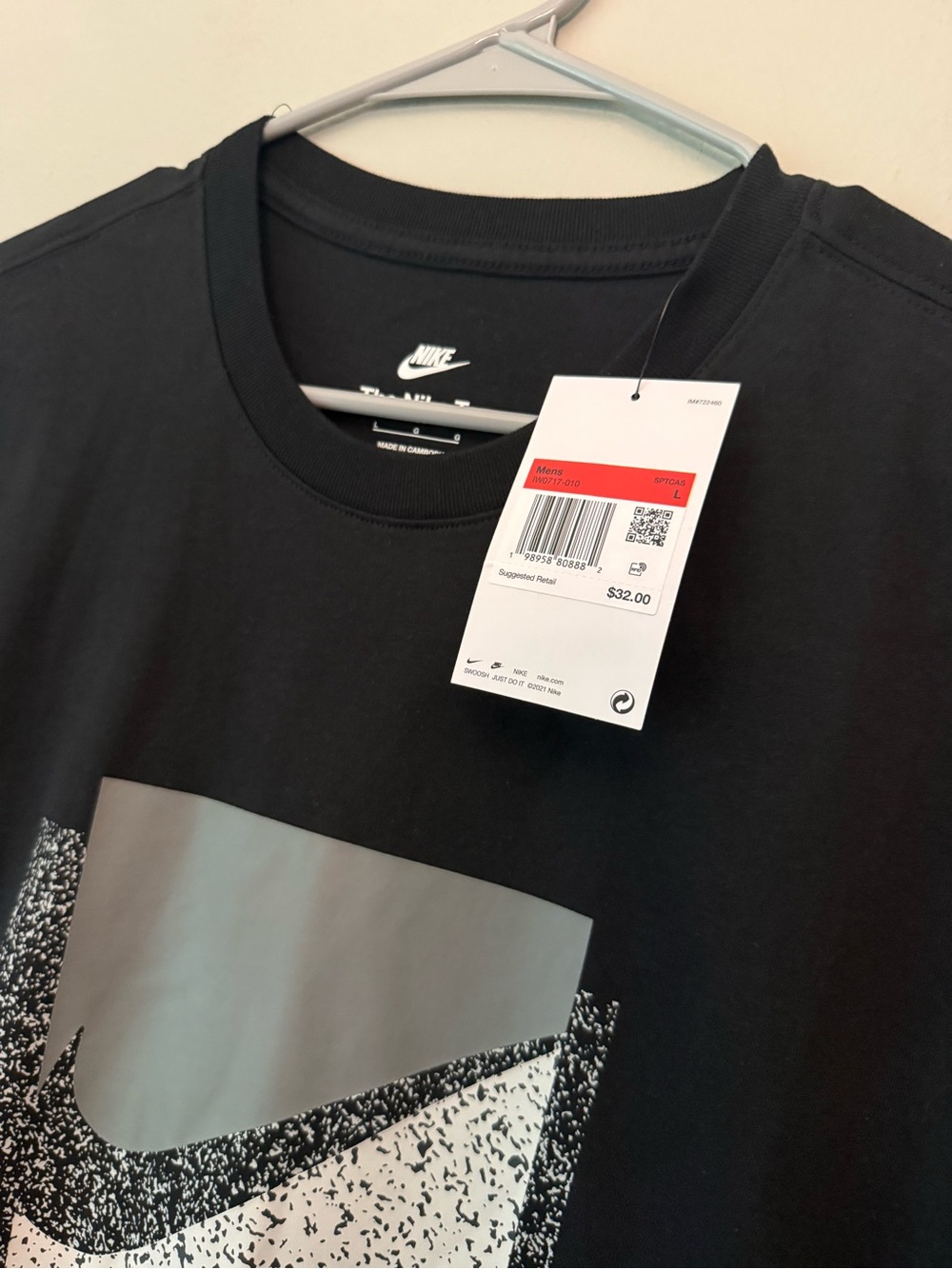 Nike Black Short-Sleeve Tee with Gray & White Graphic - Picture 3 of 3
